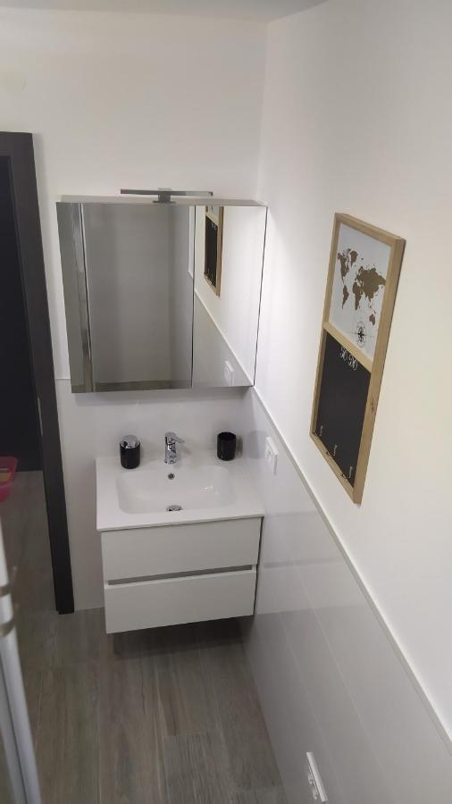 Apartments Dora 2 บาร์บินเย ภายนอก รูปภาพ